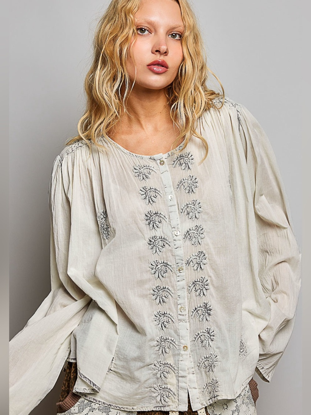 ♥️ POL Embroidered Button Front Woven Shirt- Pale Gray
